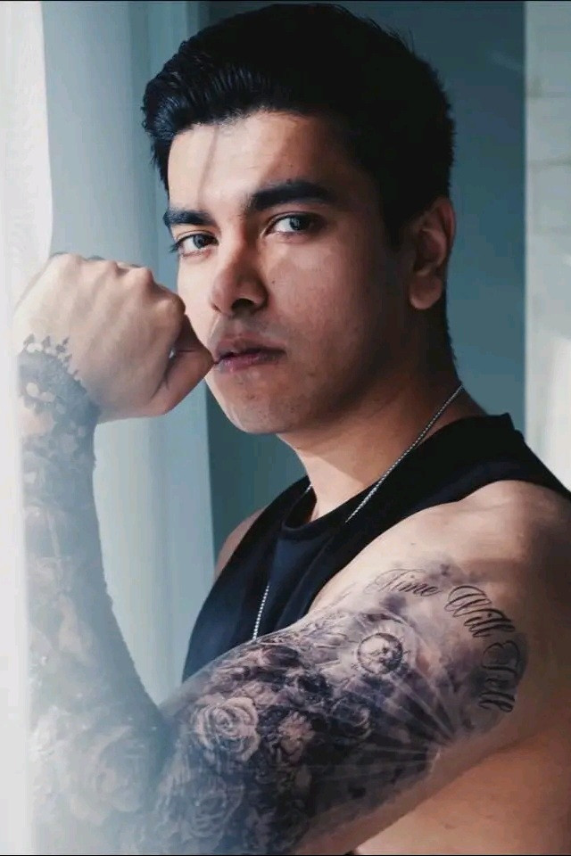 et billede af Salman Muqtadir