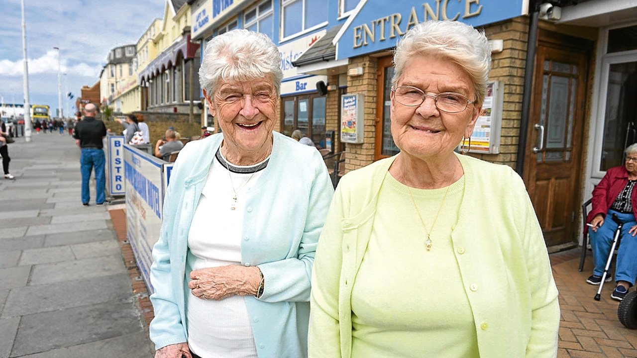 Bargain Loving Brits In Blackpool background