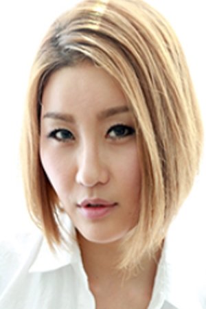 et billede af Joo Hee