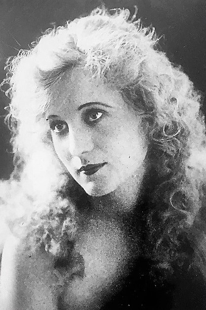 et billede af Louella Maxam