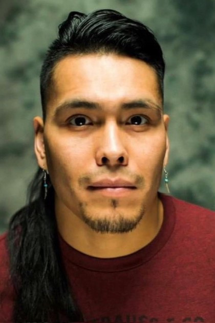 et billede af Dennis Knifechief