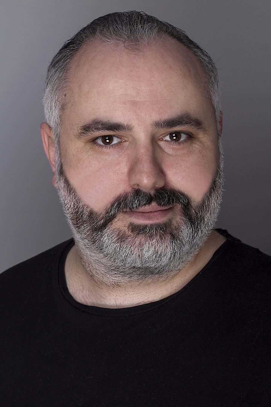 et billede af Hakan Hüseyin Gül