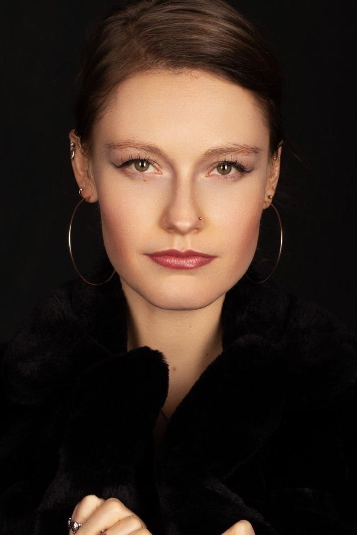 Emilie Paap's picture in the cast