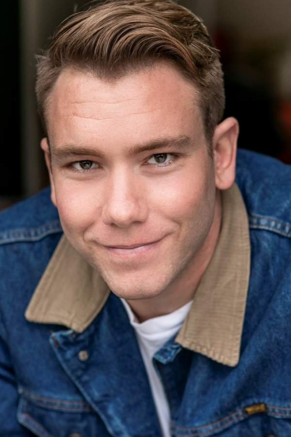 Logan Cole as Kyle