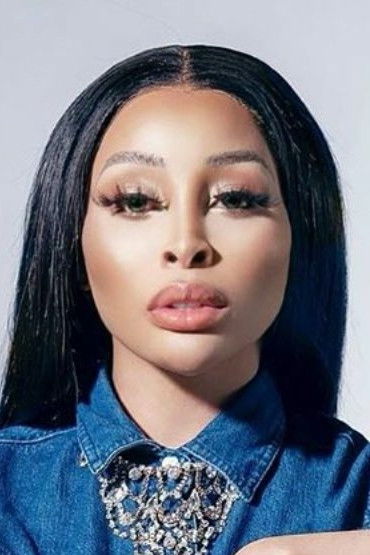 et billede af Khanyi Mbau