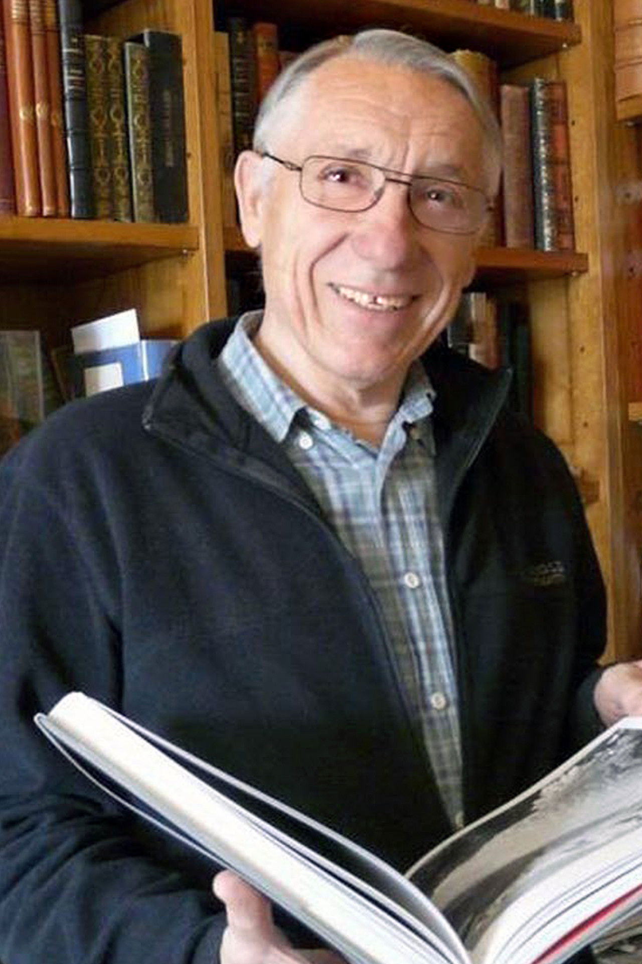 et billede af Yves Ballu