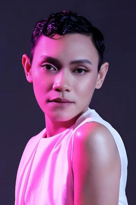 et billede af Esnyr Ranollo