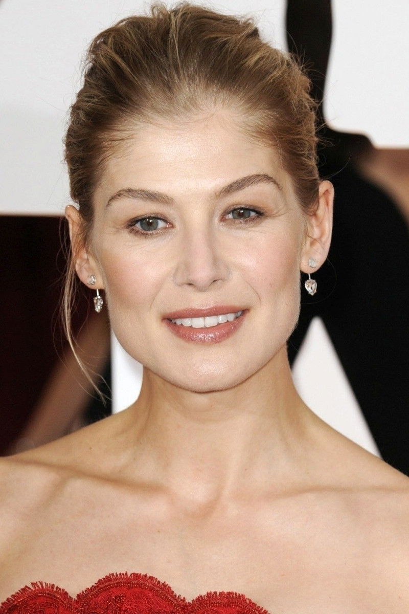 et billede af Rosamund Pike