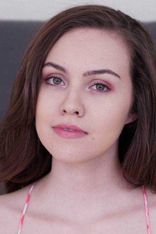 Freya Parker Profile Images — The Movie Database (TMDB)