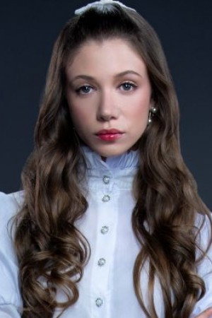 Profile Ariadna Jardón with character María José «Majo» Navarro Fajardo