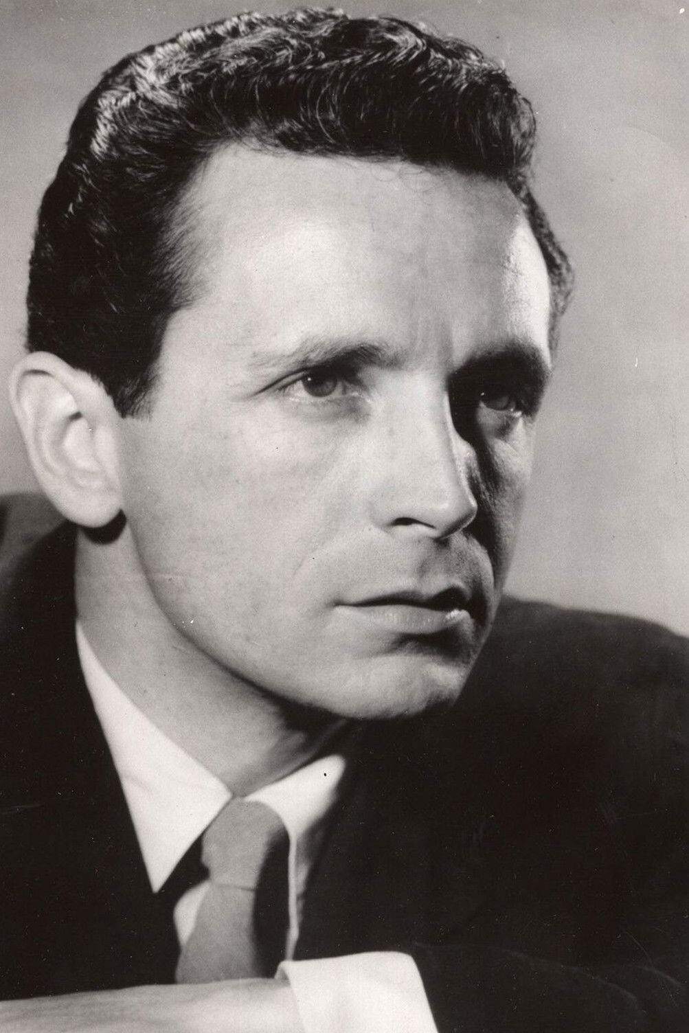 et billede af Leonard Graves