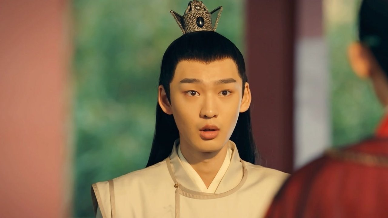 Oops! The King is in Love