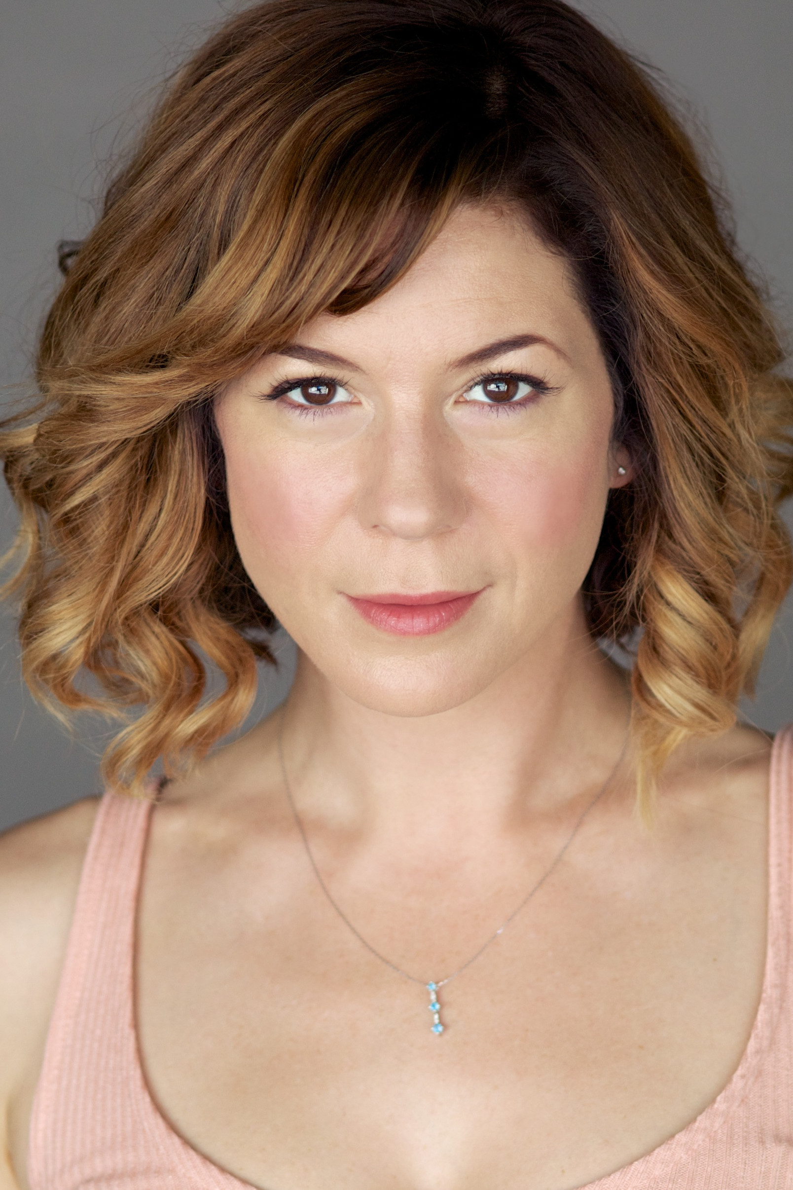 et billede af Emily Maya Mills