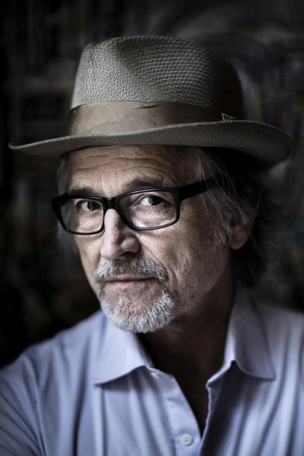 et billede af Lars H.U.G.