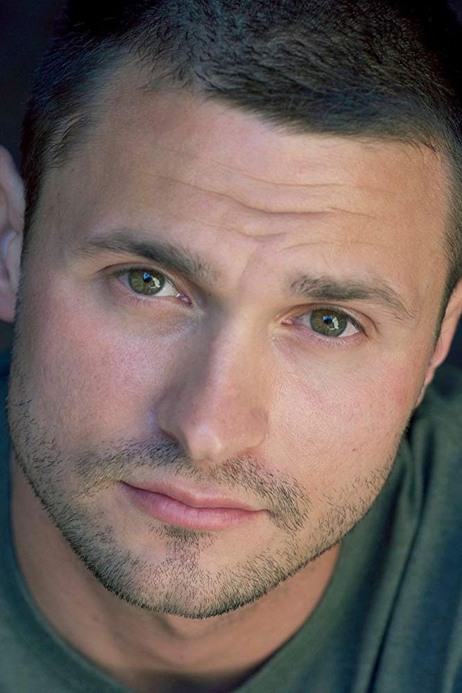 et billede af Derek Thompson