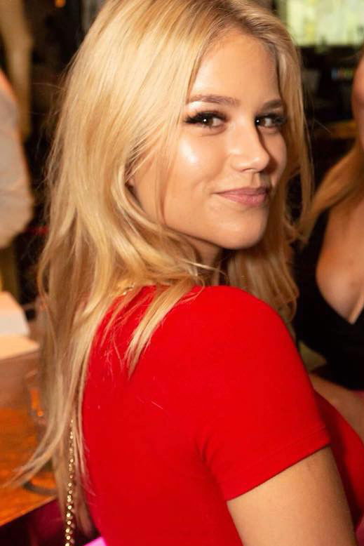 et billede af Madi Bromell