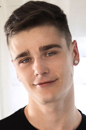 et billede af Travis Stevens