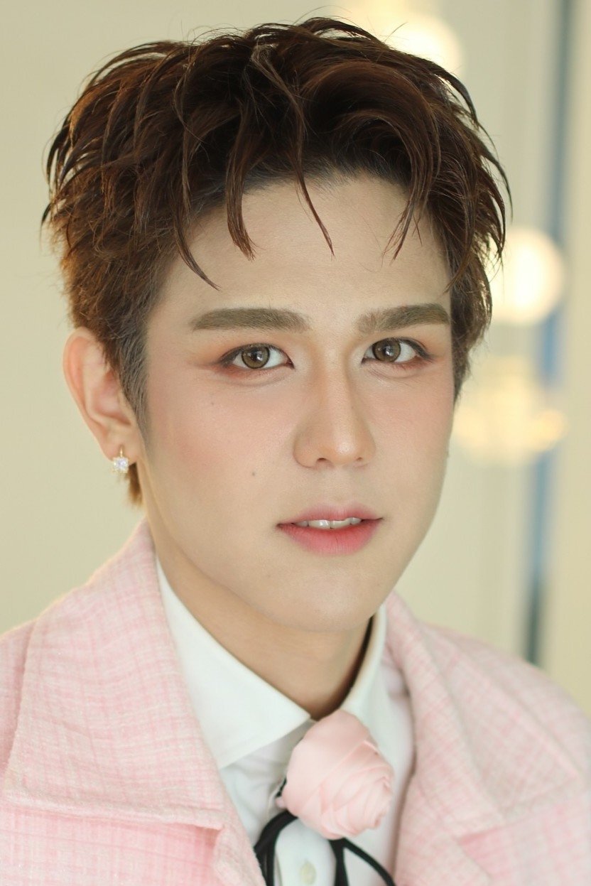 Kan Tangruek's picture in the cast