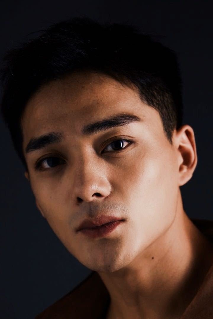 Du Le's picture in the cast