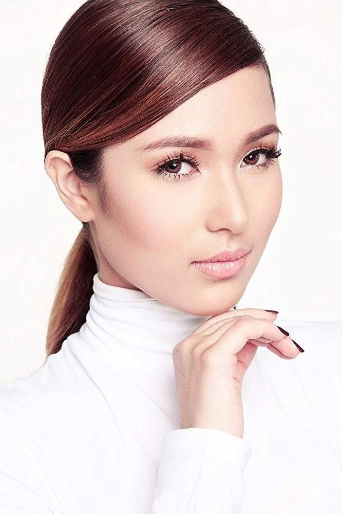 et billede af Emmanuelle Vera