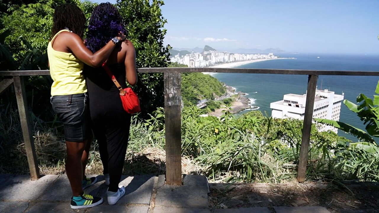 Favela Gay (2014)