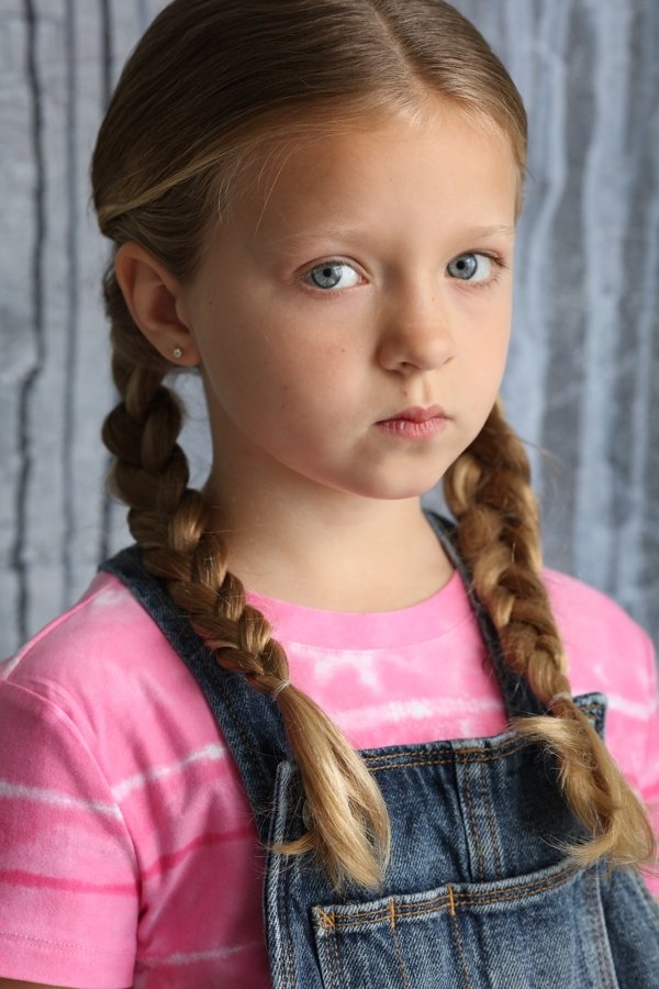 et billede af Addison Ross