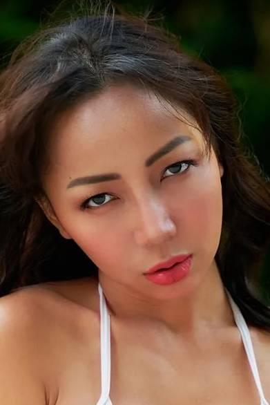 Jasmine So's picture in the cast
