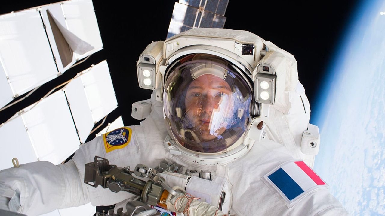 Through the Eyes of an Astronaut (2018)