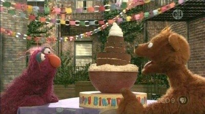 Sesame Street Season 39 :Episode 10  Curly Bear Chases Birthday Cake