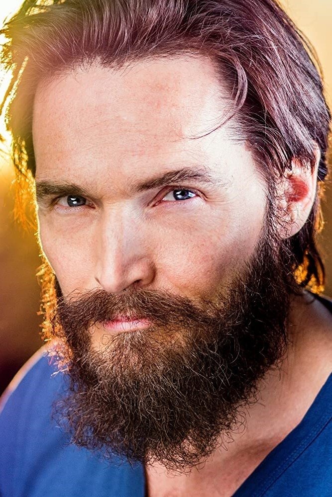 et billede af Justin Ellis-Johnson