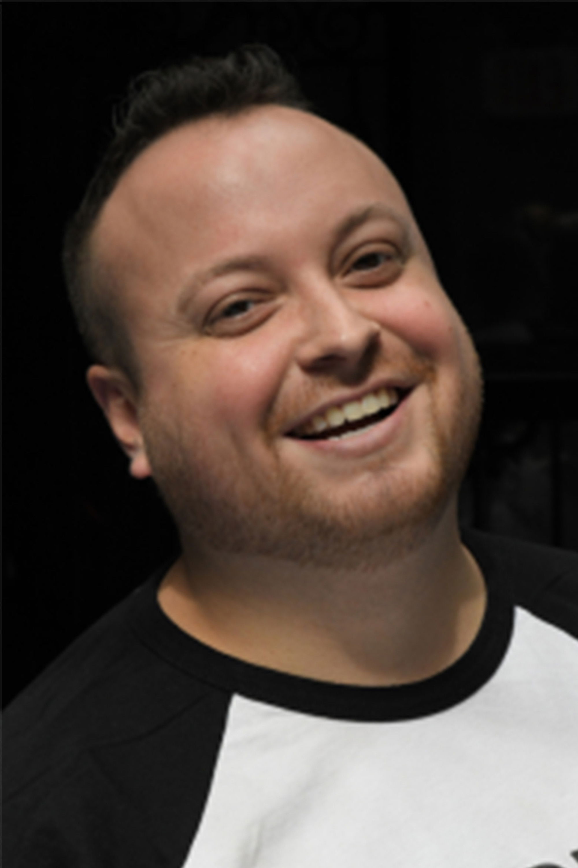 et billede af Justin Cole Adams