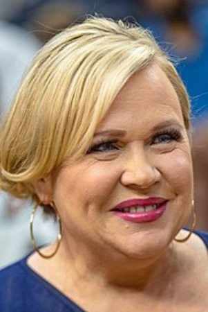 et billede af Holly Rowe