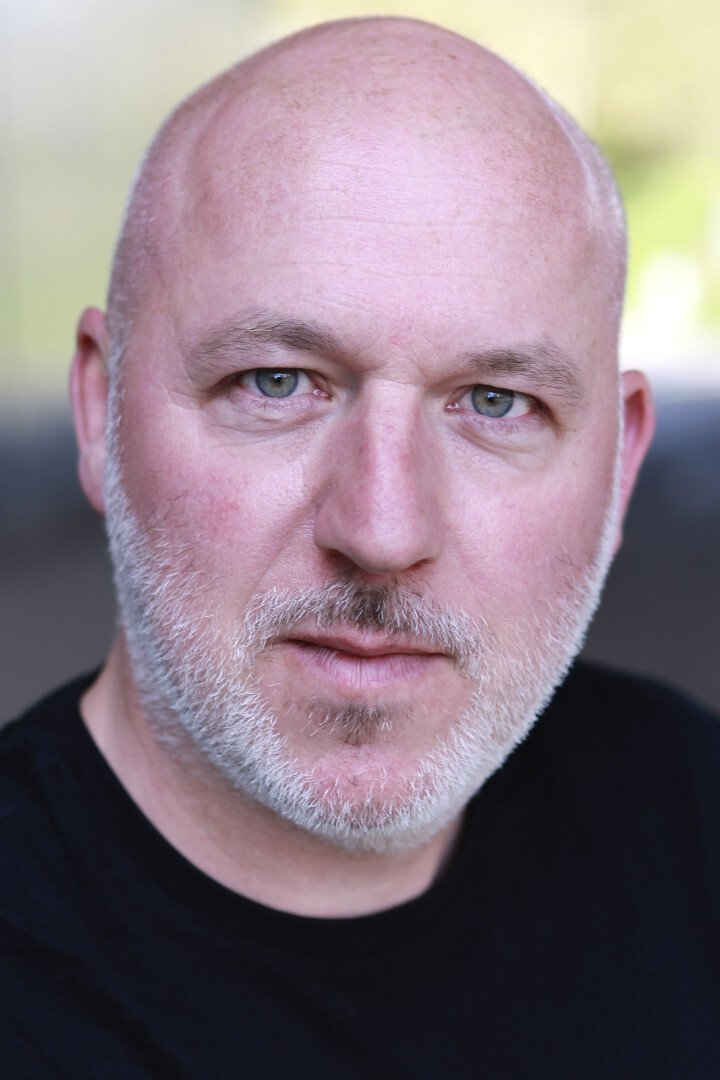 et billede af Dominic Carter