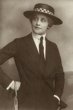 et billede af Carola Toelle