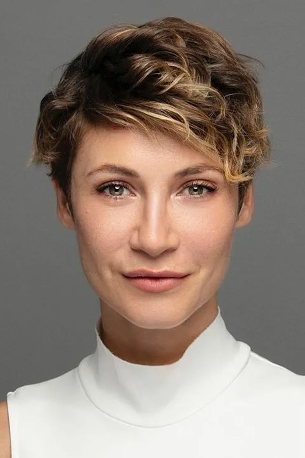 Ece Dizdar's picture in the cast