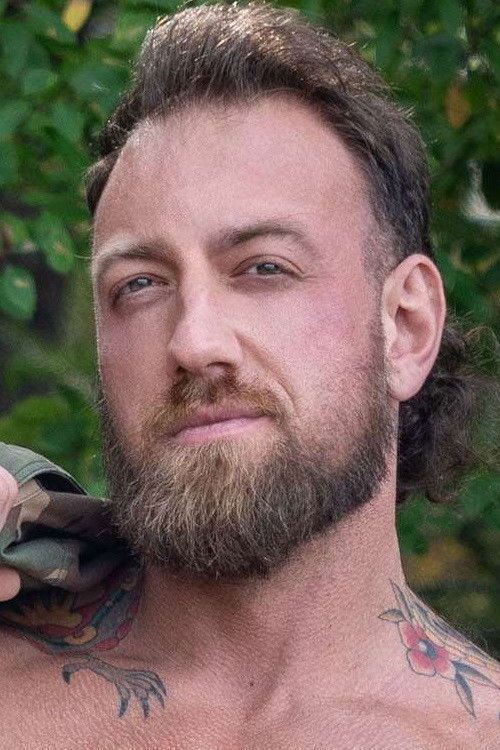 et billede af Adam Lee