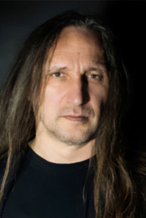 et billede af Lee Altus