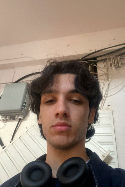 et billede af Ayaz Guluzada