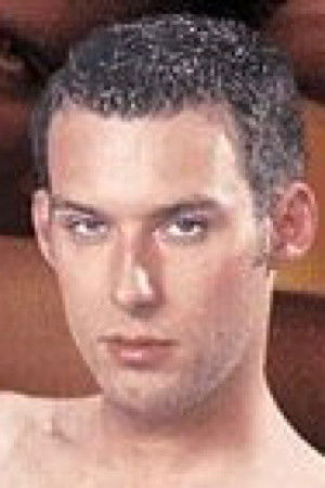 et billede af Lee Hassalo