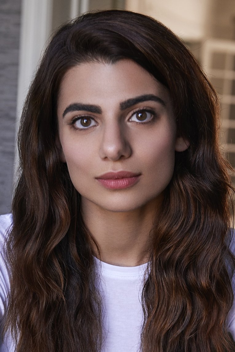 et billede af Claudia Doumit