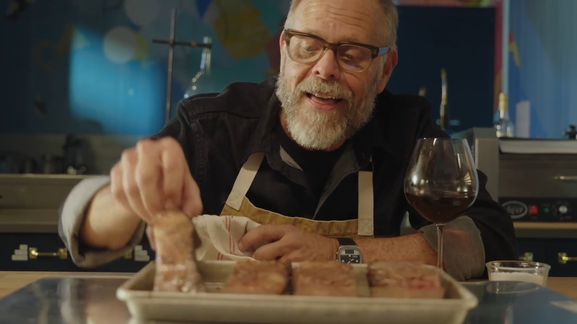Alton Brown Cooks Food