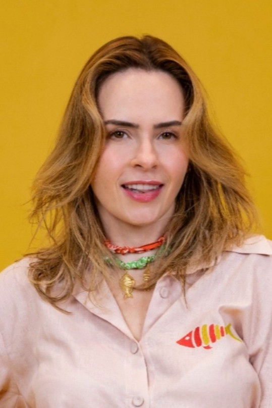 Ana Paula Renault backdrop