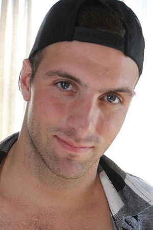 et billede af Cameron Hardy