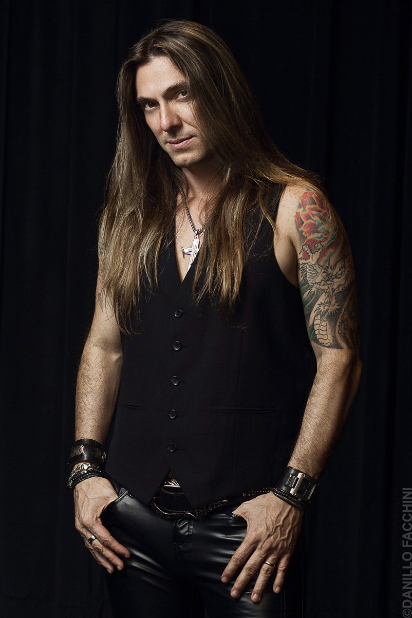 et billede af Edu Falaschi