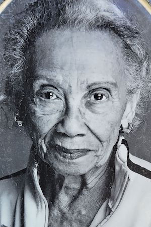 et billede af Montrose Hagins