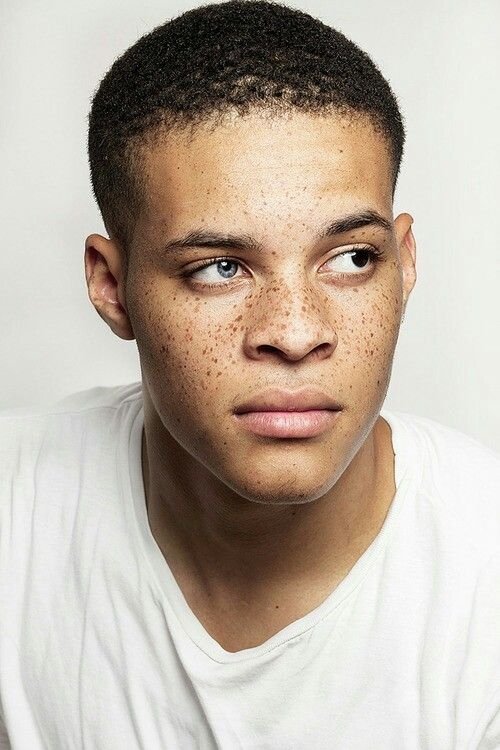 et billede af Kaine Buffonge