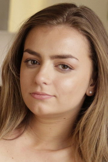 et billede af Cara Stone