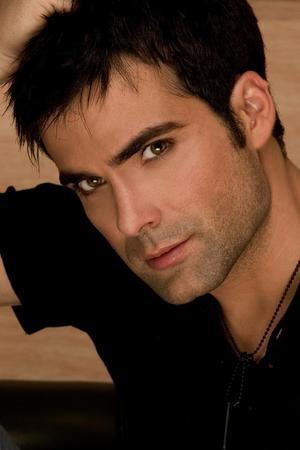 et billede af Naím Thomas