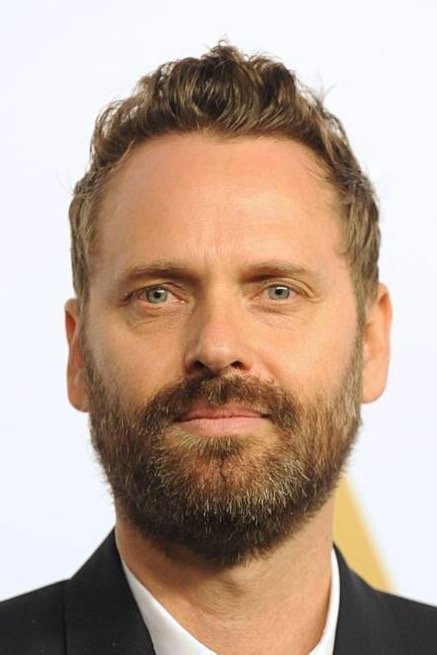 et billede af Dustin O'Halloran