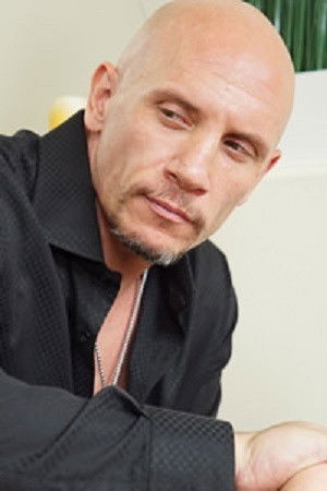 et billede af Domenic Kane